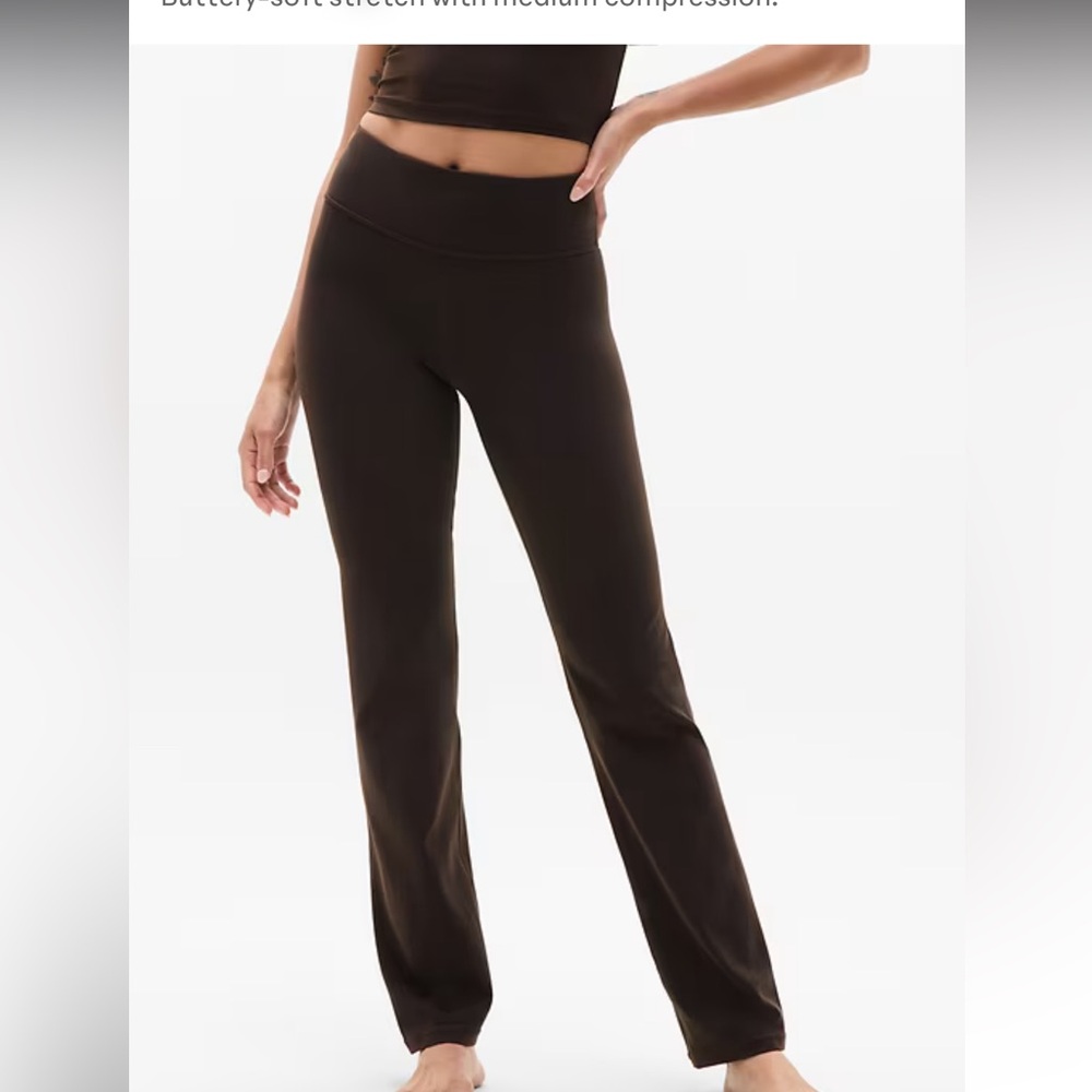 Athleta Elation Ultra High Rise Straight Leg Pant NWT Size M retails for $99
